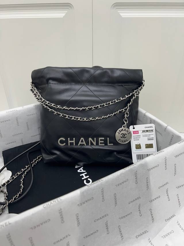 p23 Chanel's Mini 22 bag is absolutely gorgeous! Especially the new Minisize 22