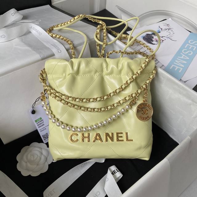 pChane123Sas3980 Chanel's Mini 22 with pearls is absolutely irresistible! I alwa