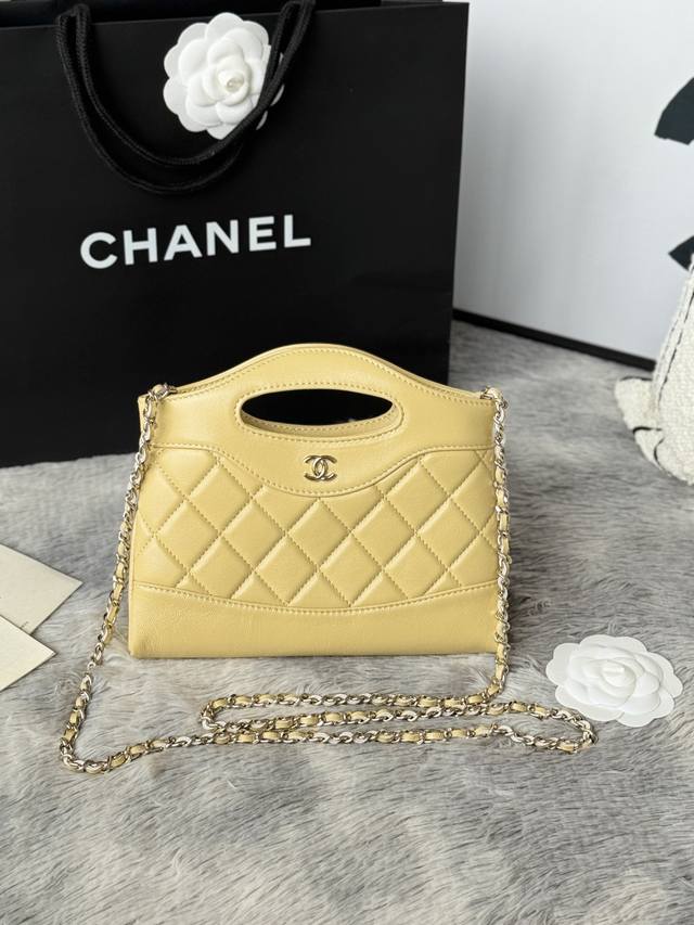 Chick Yellow Light Gold 24B's 31Bag Nano! Mini Size. Made of waxed lambskin .