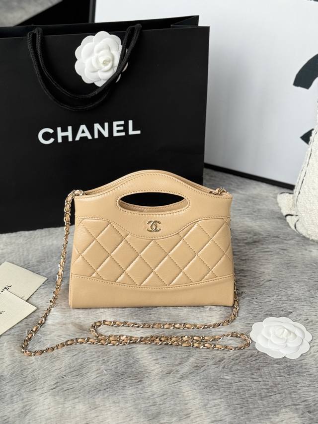 Apricot Light Gold 24B's 31Bag Nano! Mini Size. Made of waxed lambskin. Light-c