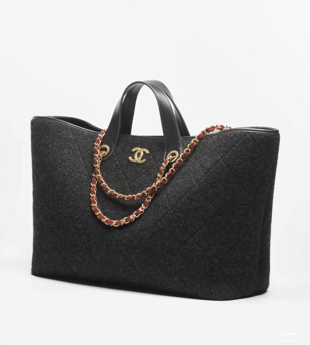 Top-quality original single-piece beach bag/shopping bag. Made of cotton, featur