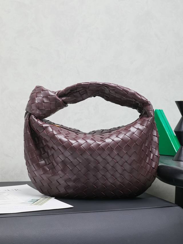 Burgundy ~ In Stock! Jodie Medium Size. The medium size is very attractive in p