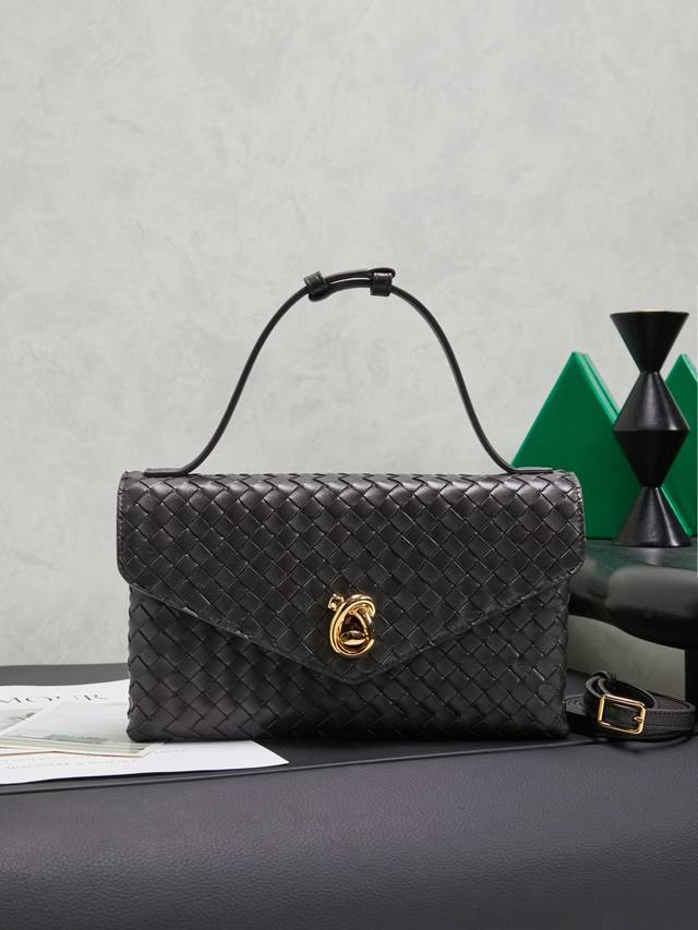 Bottega Veneta's 2025 new Knot Lock crossbody bag overturns the rigid lines of