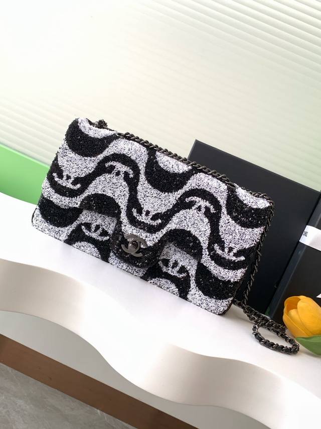 Top-tier original limited edition sequined black and white wave design. I collec