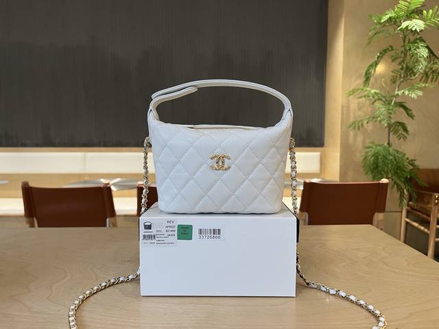 Ap6660 Chanel 1 25C Lunch Bag, made of calfskin with a metal chain design and a