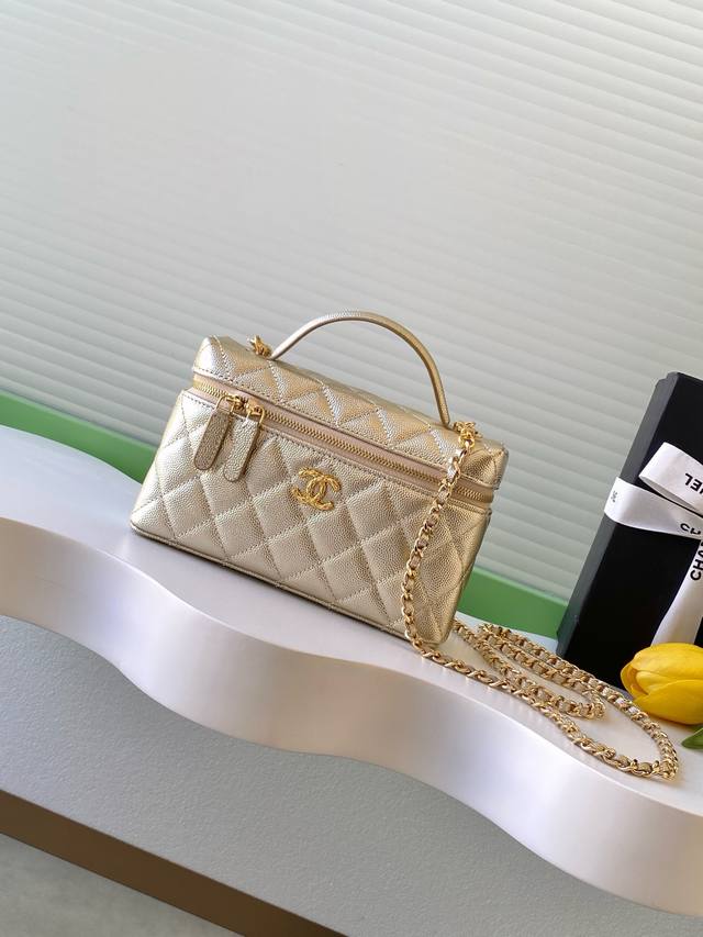 26Clp lunchbox bag, classic black quilted pattern with light gold hardware, made