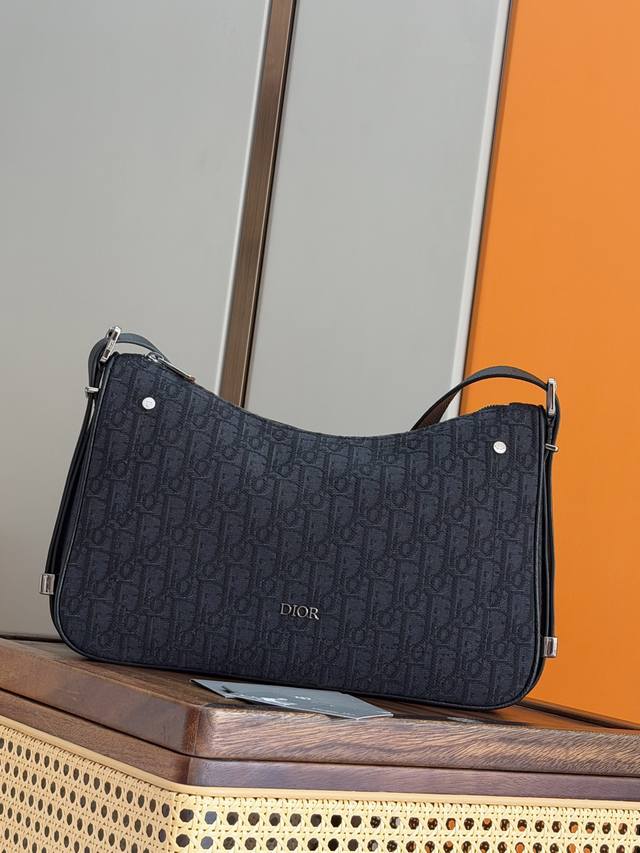 Authentic Product. This Dior Slider zip-up dumpling bag is a new addition to the