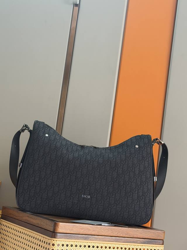 Authentic Product. This Dior Slider zip-up dumpling bag is a new addition to the