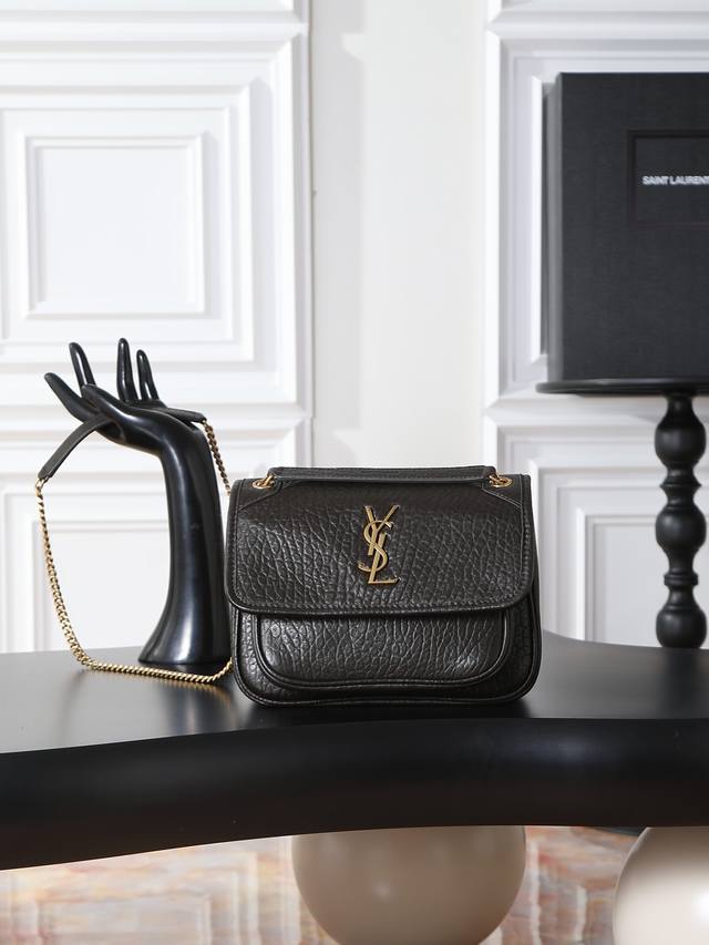 Niki_22Cm The green elephant print bag with gold hardware is incredibly cool! Th