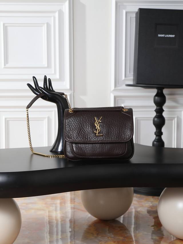 Niki_22Cm Coffee elephant print with gold hardware is simply too cool! The bag s