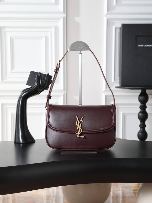 Burgundy 24cm Solferino Box Shoulder Bag This shoulder bag is made of lightweig