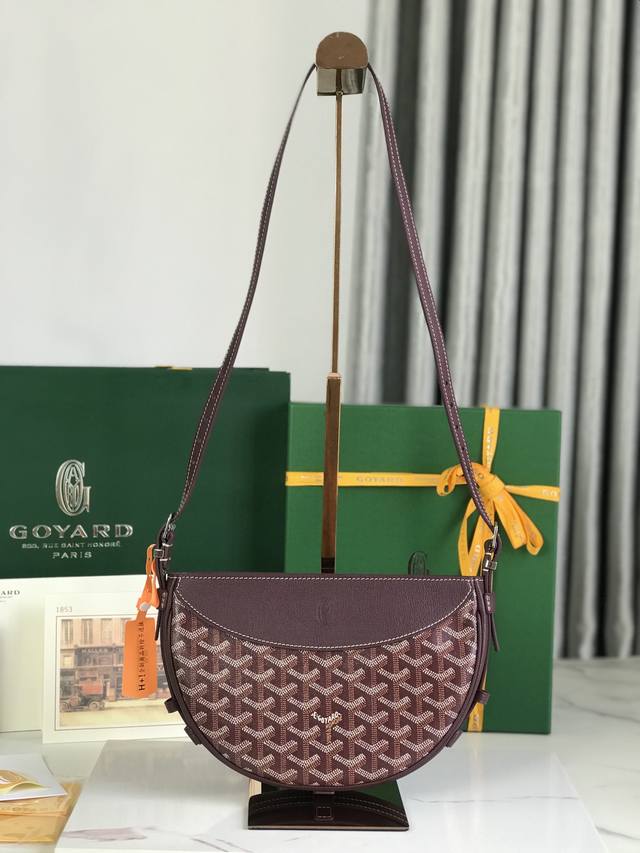 Authentic Simple outfits never go out of style, comfortable, casual, and timeles