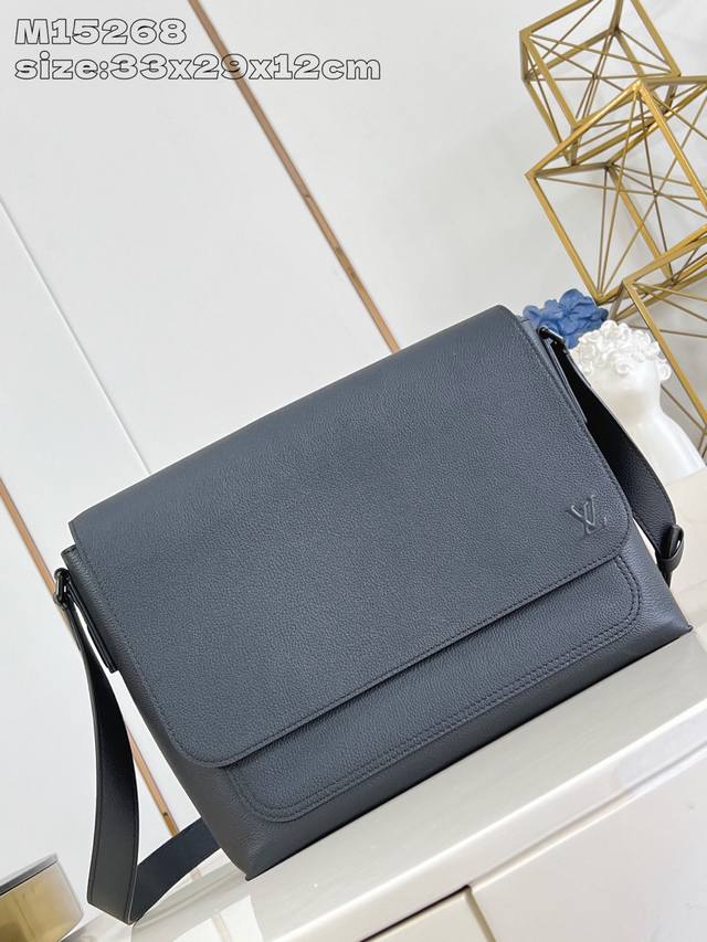 Original Leather Exclusive Real Shot M15268 Black This Speed messenger bag is ma