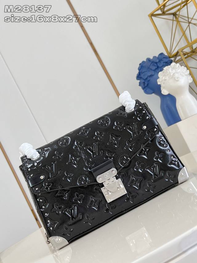 Original Leather Exclusive Real Shot M28137 This Monogram Saga version of the Tr