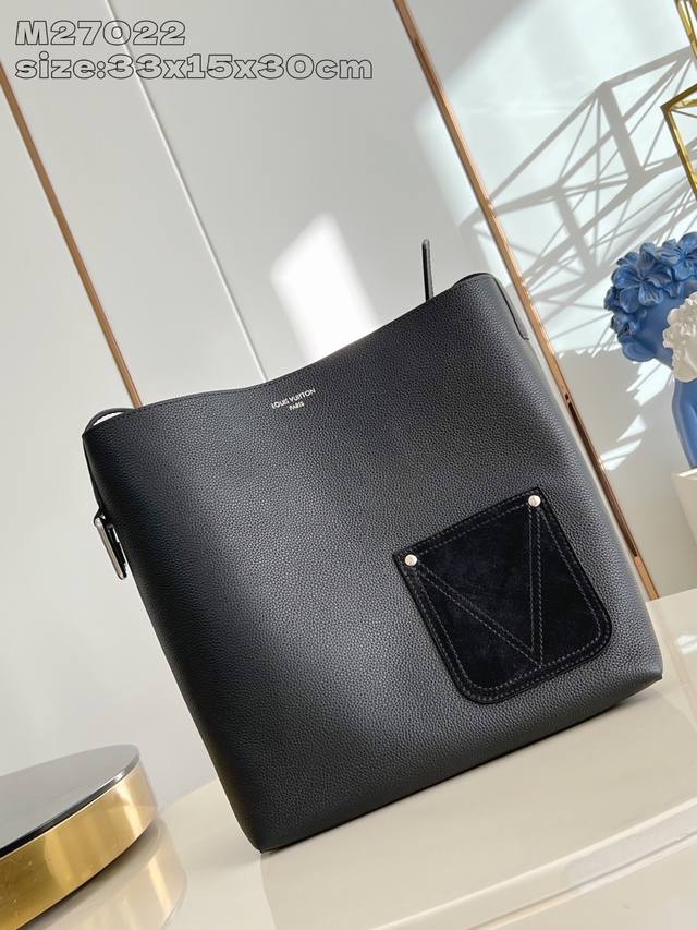 Original Leather Exclusive Real Shot M27022 Black Verso Hobo Handbag. This bag f