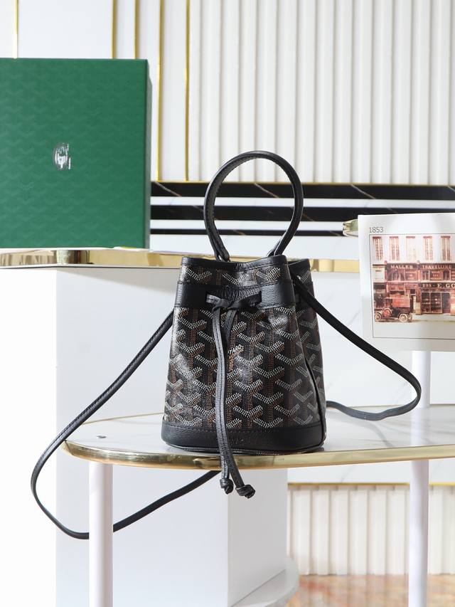 Original leather, high-quality replica. The Tit Flot Mini bucket bag is a refin