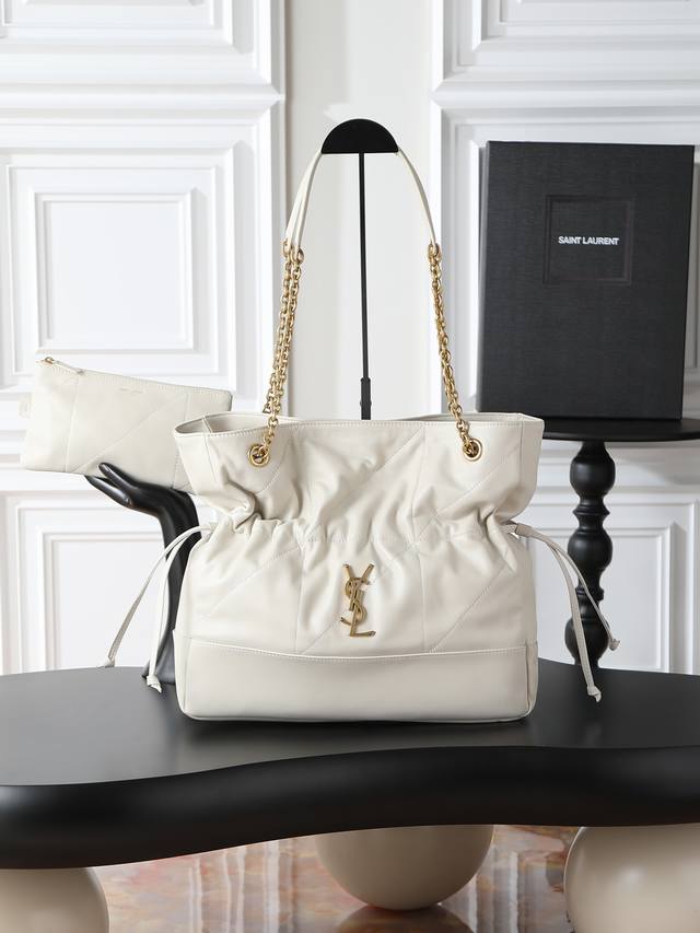 Jamie 4.3 Large Pochon Bucket Bag ( ) Made of soft Italian lambskin with a draws