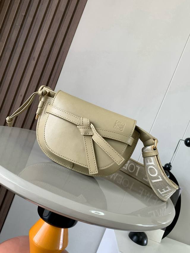 Original Leather Popular Mini 21cm New Letter Wide Shoulder Strap Saddle Bag Gat