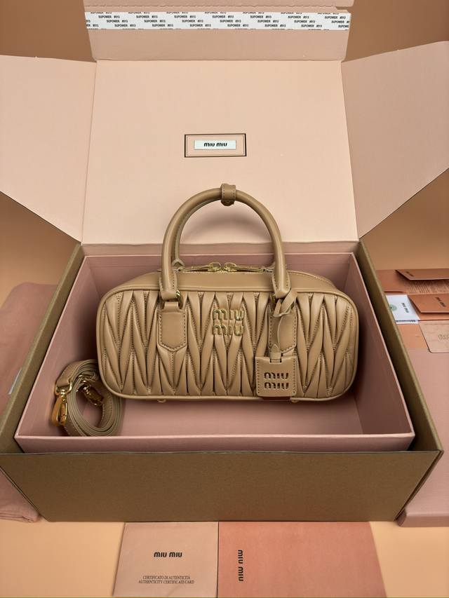 Original leather, with picture packaging. Premium hardware, original leather, A