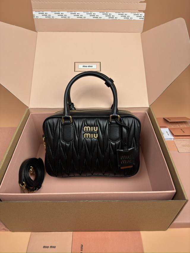 Original leather, with picture packaging. Premium hardware, original leather, A