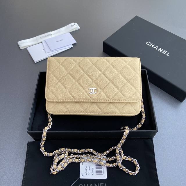 Original Leather 690 Chanel Imported Italian Grain Calfskin Item No.: A Size: W2