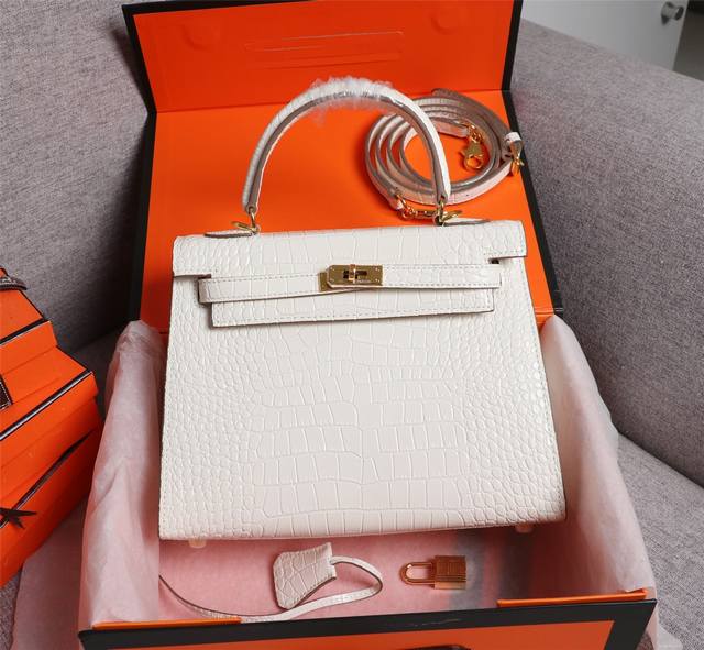 Factory direct, top-quality original leather, genuine single item with full bou