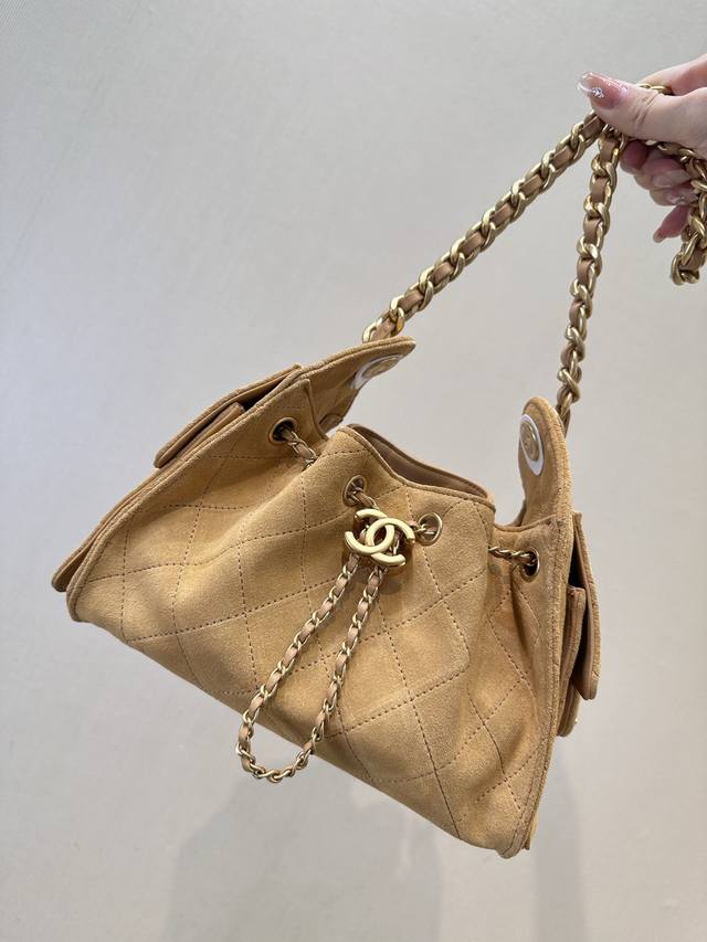 5631 Here's a close-up of the leather. The original Italian suede feels very com