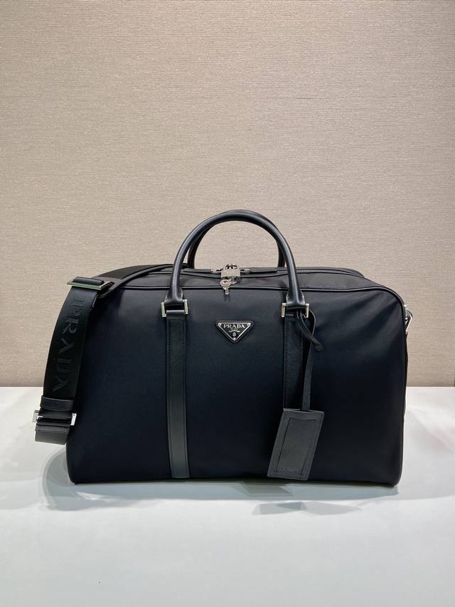 New Travel Bag 2Vc014 This Re-Nylon travel bag features exquisite Saffiano leath