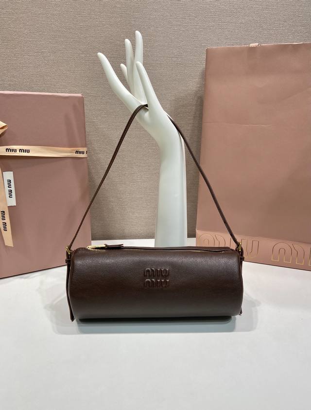 Premium Original New Product 5Ne851 Pillow Bag This Nappa leather mini bag is so