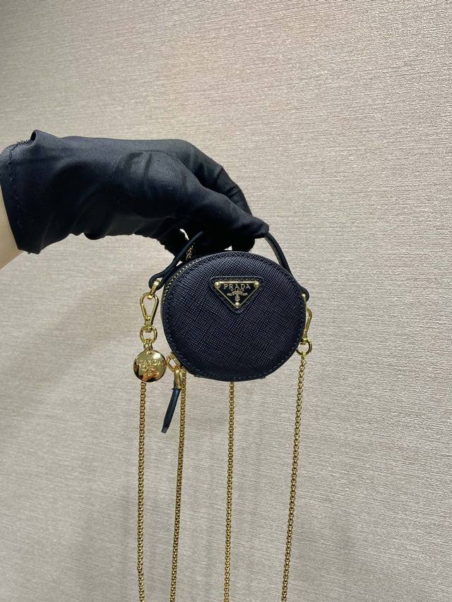 Premium Original Cross-Grain Mini Round Bag 1Nr023 This round mini bag showcases