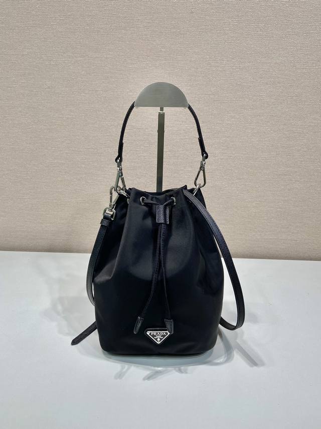 Premium Original Used Bucket Bag 1Ba038B So exquisite! This used bucket bag is m