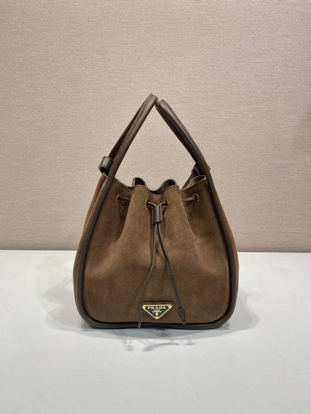 New Bucket Bag 1Be087 Suede This bucket bag is made of imported suede and comes