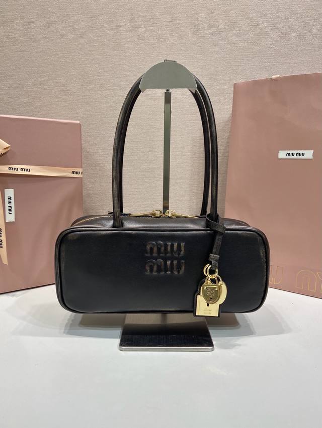 Premium Original New 5Bb173B Vintage Lambskin Bag. This Beau handbag blends vin