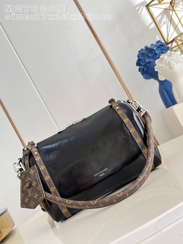 Factory Price p Top-Tier Original M27920 Black This classic Express small handba