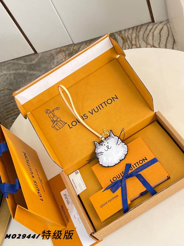 Factory Price p M02944 Premium All-Steel Louis Vuitton Cat Bag Accessory is from