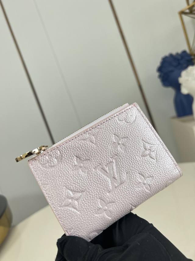 Factory Price p Top-Tier Original M26517 Light Pink Lisa purse is reinterpreted