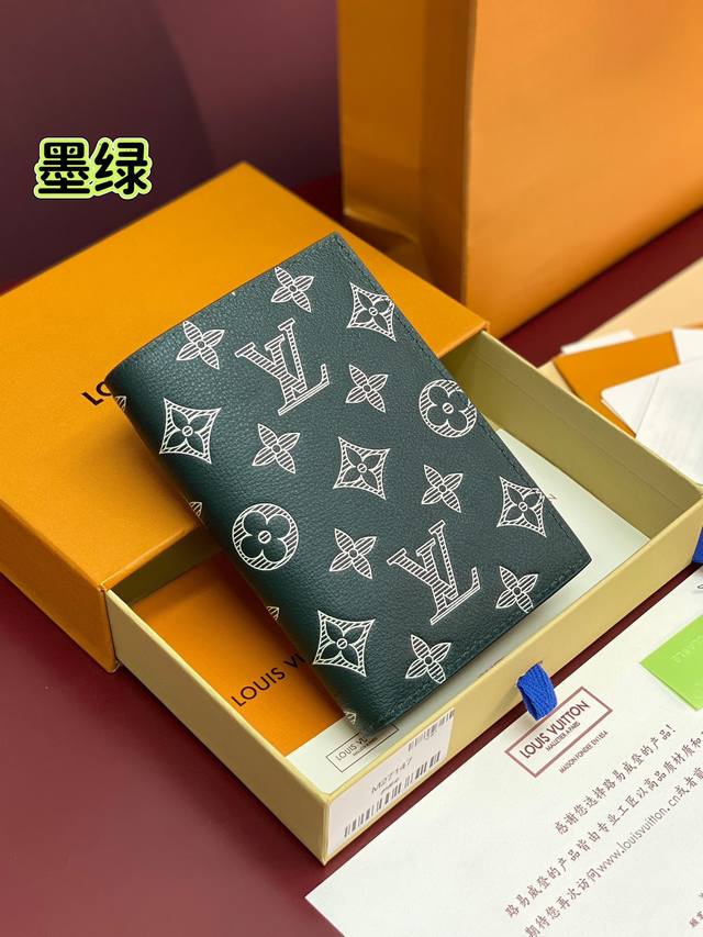 Factory Price p M27147 Dark Green! Passport Cover. This passport cover boasts t