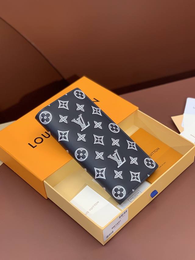 Factory Price p M61697 Elegant Blue! Made of top-grain cowhide! Crafted from th