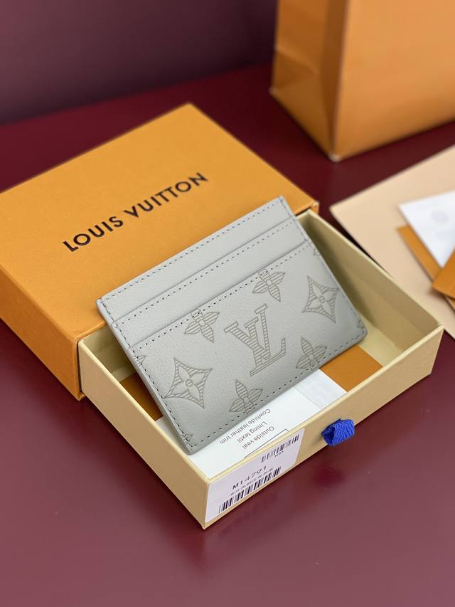 Factory Price p M14791 New Embossed Ice Grey! Made of top-grain cowhide, this s