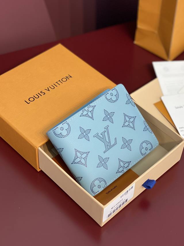 Factory Price p M14802 New Embossed Ice Blue! Made of top-grain cowhide! This Mu