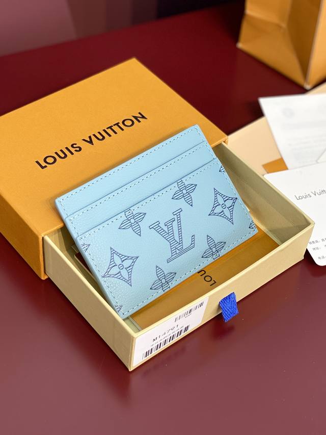 Factory Price p M14791 New Embossed Ice Blue! Made of top-grain cowhide, this c