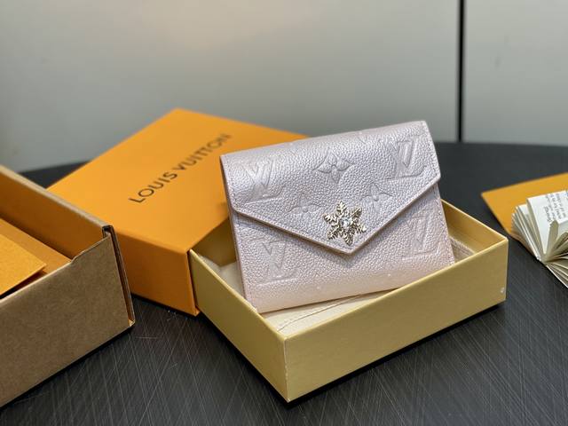 Original Quality M26522 Pearl Pink Christmas Edition Full Leather Tri-Fold Walle