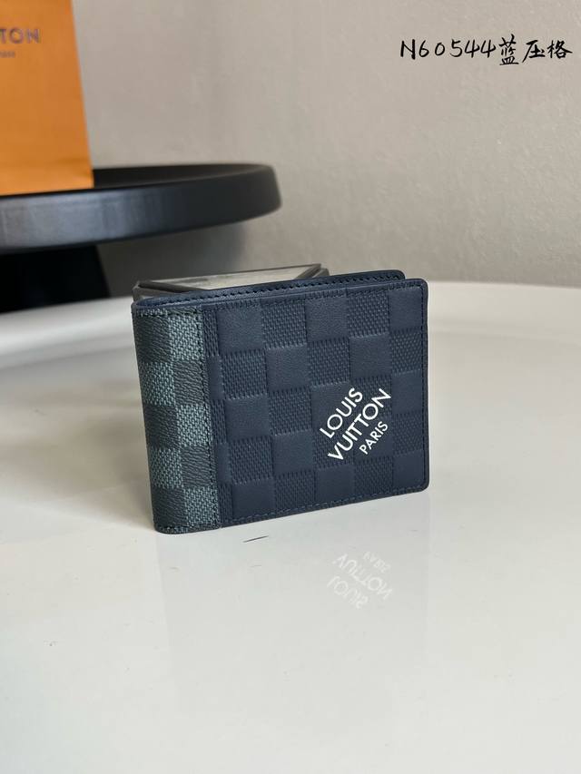 Top-tier original N60544 Blue Short Wallet! Crafted from exquisite leather, thi