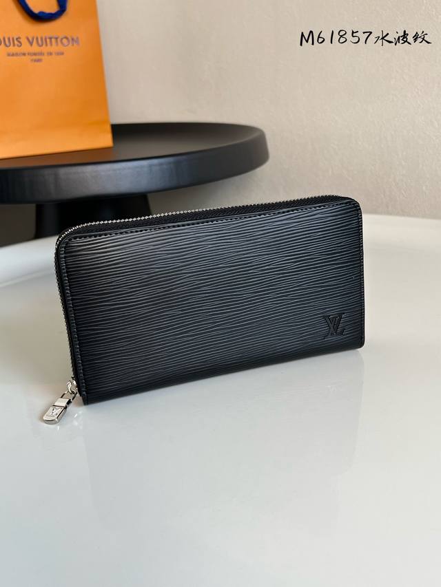 Top-tier original M61857 Black zippered wallet is made of Epi leather with a dis
