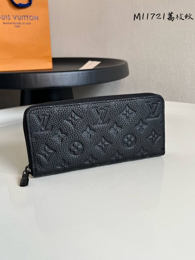 Chip-based M11721 Black Louis Vuitton Cl