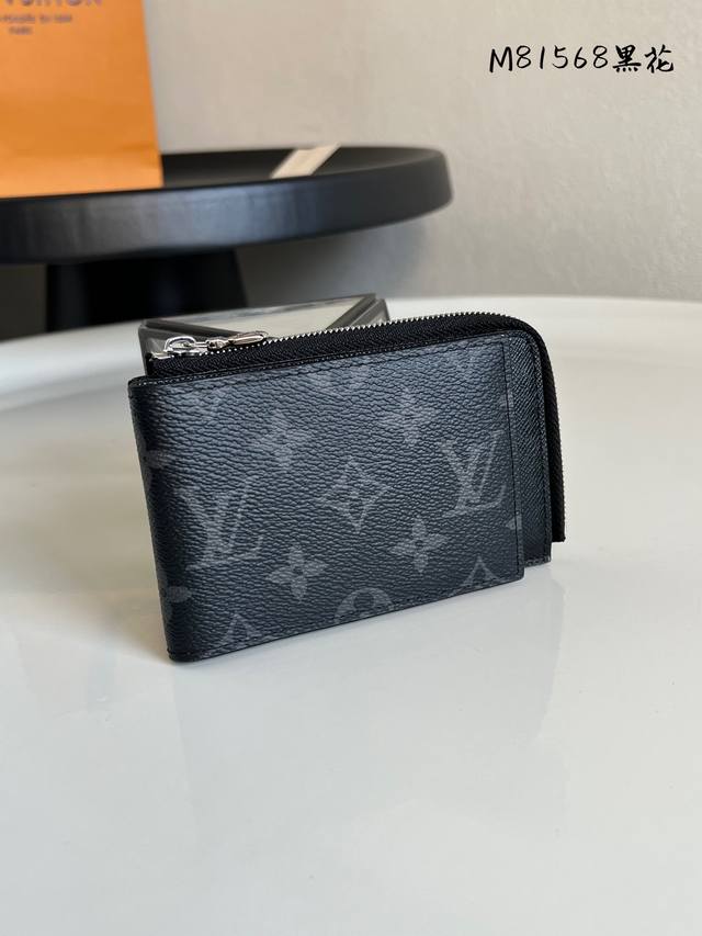 Top-tier original chip version M81568. This brand new Hybrid wallet is crafted f