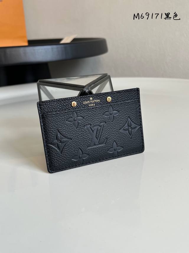 Chip version M69171 Black Monogram Empreinte leather exudes a gentle elegance,