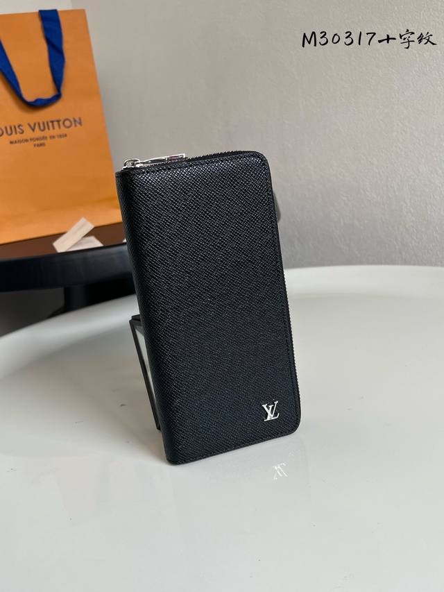 M30317 Zippy Men's Zip-Up Wallet with Cross-Grain Texture. This vertical zip-up