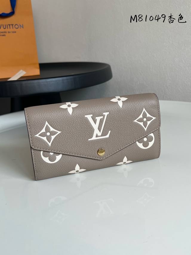 Top-tier original single item, M81049 (Apricot/Black), 80496. This zippered wall