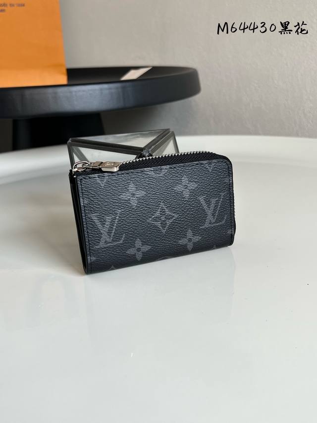 Chip-enabled Men's Car Key Pouch M64430 Black Floral Louis Vuitton. Renowned fo